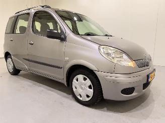 skadebil auto Toyota Yaris-verso 1.5 VVT-i Terra 2004/2