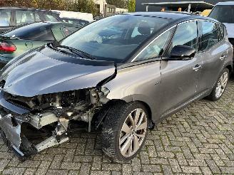 damaged Renault Scenic 1.3 TCE Limited  ( 28513 Km )