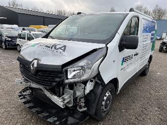 krockskadad bil auto Renault Trafic 1.6 DCI 2018/3