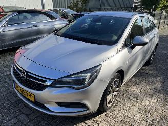 krockskadad bil bedrijf Opel Astra Stationcar 1.6 CDTI Business+ 2018/7