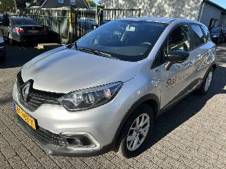 Vaurioauto  passenger cars Renault Captur 0.9 Tce Limited 2019/5