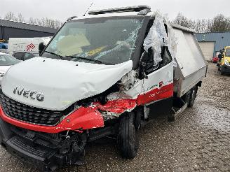 damaged commercial vehicles Iveco Daily 35-140 Hi-Matic  ( vuilnisophaal voor kleine containers ) 2021/7