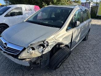 skadebil auto Opel Zafira 1.8 2011/5