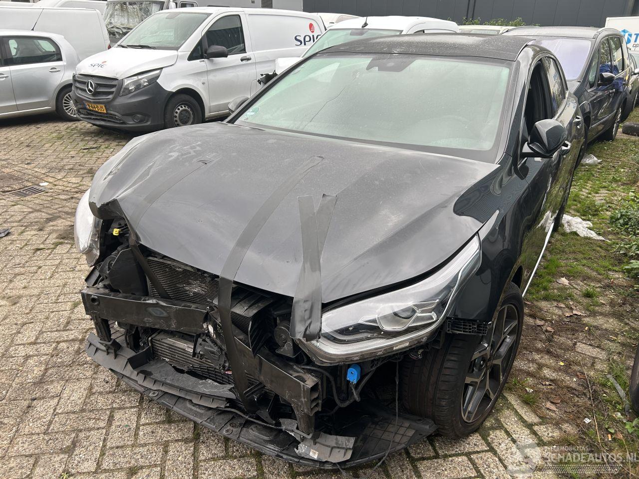 Kia Proceed 1.5 T-GDI   GT- PlusLine  ( Panoramadak )