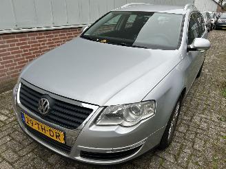 uszkodzony samochody osobowe Volkswagen Passat Stationcar  2.0 2006/9
