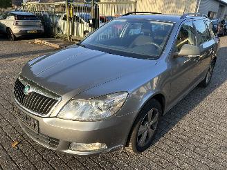 krockskadad bil auto Skoda Octavia Stationcar 1.2 TSI 2012/6