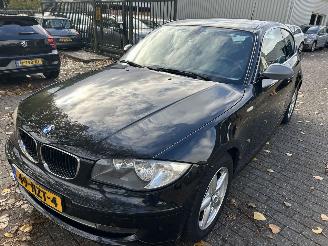 krockskadad bil auto BMW 1-serie 116i  3 Drs   ( 157074 Km ) 2009/4