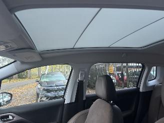 Peugeot 2008 1.6 VTI Feline picture 8