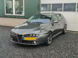 uszkodzony samochody osobowe Alfa Romeo 159 1.9 JTS Distinctive Clima Leer 2006/7