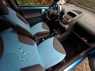 Peugeot 107 1.0-12V XR airco picture 7