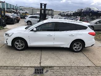 uszkodzony samochody osobowe Ford Focus 1.0 ecoboost Combi NAVI 2019/3