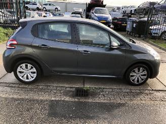 uszkodzony samochody osobowe Peugeot 208 1.2i 60kW E5 airco navi 2012/11