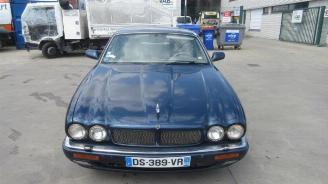 krockskadad bil bedrijf Jaguar XJ  1996/6