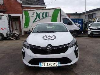 krockskadad bil auto Renault Clio  2024/2