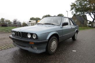 krockskadad bil brommobiel BMW 3-serie 318 I BAUR TC 1987/12