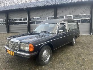 skadebil bedrijf Mercedes 200-300D 240 Diesel Rouwauto / Lijkwagen / Begrafenisauto in zeer goede staat 1980/9