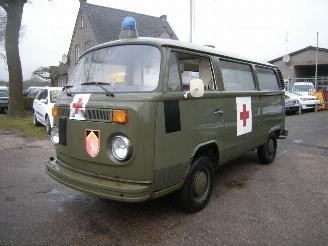 skadebil bedrijf Volkswagen Transporter T2 EX AMBULANCE ZEER UNIEKE EN ORIGINELE  STAAT UNIEKE SCHUURVONDST !!!!!! 1977/1