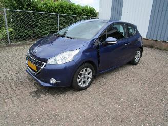skadebil auto Peugeot 208 Navi Airco Radio/CD 131.000 KM 2012/7
