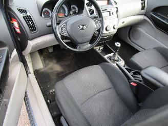 Kia Ceed 1.6 CRDI Navi Airco Radio/CD picture 17