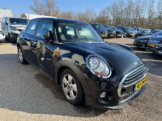 Unfallwagen Mini One 1.5 One D Business BJ 2017 225.194 KM 2017/12