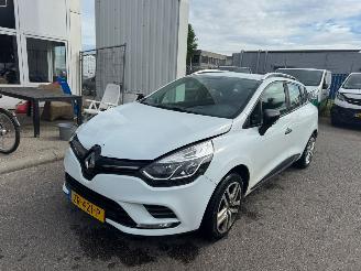 Auto incidentate Renault Clio Estate 1.5 dCi Ecoleader Zen BJ 2019 129.660 KM 2019/7