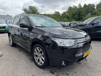 Damaged car Mitsubishi Outlander 2.0 AUTOMAAT PHEV Instyle BJ 2014 305.027 KM 2014/4