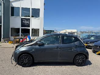 Toyota Aygo 1.0 VVT-i x-play picture 2