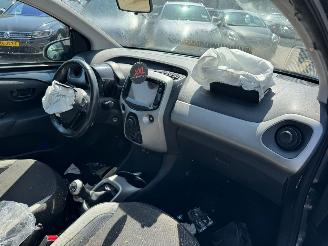 Toyota Aygo 1.0 VVT-i x-play picture 10