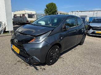 Coche accidentado Toyota Aygo 1.0 VVT-i x-play 2014/11