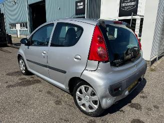 Peugeot 107 Peugeot 107 1.0-12V Urban Move picture 3