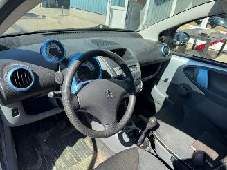 Peugeot 107 Peugeot 107 1.0-12V Urban Move picture 7