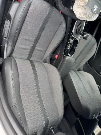 Peugeot 208 1.2  PureTech Allure Pack BJ 2022 32.596 KM picture 11