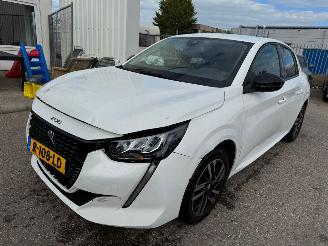 krockskadad bil auto Peugeot 208 1.2  PureTech Allure Pack BJ 2022 32.596 KM 2022/9