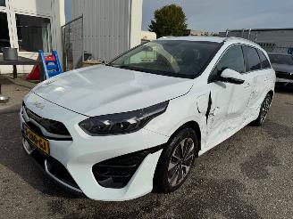 uszkodzony samochody osobowe Kia Cee d Sportswagon 1.6 AUTOMAAT GDI PHEV DynamicPlusLine BJ 2023 2023/1
