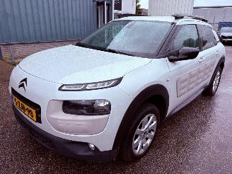 damaged passenger cars Citroën C4 Cactus 1.2 AUTOMAAT e-VTi Shine BJ 2015 192.217 km 2015/1