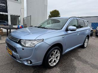 Damaged car Mitsubishi Outlander 2.0 PHEV Instyle+ AUTOMAAT 2013/12