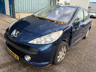 Damaged car Peugeot 207 1.6 VTi XS AUTOMAAT 2008/11