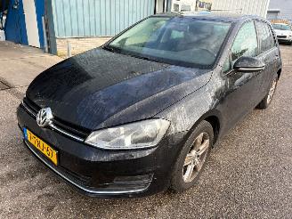 Schadeauto Volkswagen Golf 1.6 TDI Highline AUTOMAAT 2014/3