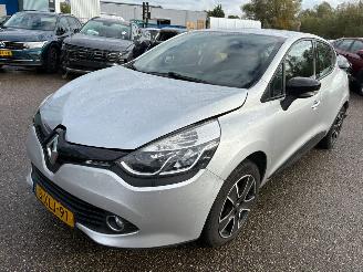 Damaged car Renault Clio 1.5 dCi ECO Expression BJ 2014 168.345 KM 2014/9