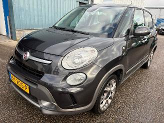 Damaged car Fiat 500L 0.9 TwinAir Trekking BJ 2016 84.139 KM 2016/9