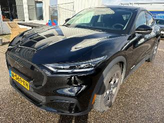 Damaged car Ford Mustang Mach-E RWD 75 kWh AUTOMAAT BJ 2021 104.144 KM 2021/11