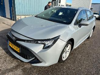 Damaged car Toyota Corolla Touring Sports 1.8 AUTOMAAT  Hybrid Active BJ 2022 87.188 KM 2022/12