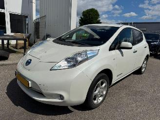 Damaged car Nissan Leaf Nissan LEAF Tekna Limited Edition 24 kWh 2016/3