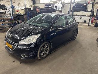skadebil auto Peugeot 208 1.6 e-hdi 2014/2