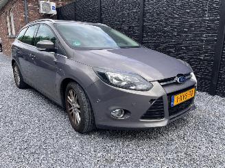 Coche accidentado Ford Focus 1.0 ecoboost 2014/11