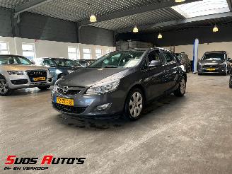 Schadeauto Opel Astra 1.4 Edition NL NAP! 2013/1
