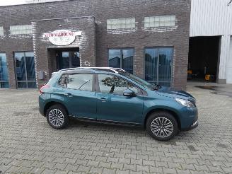 Peugeot 2008 1.2 PureT. Blue Lion picture 1