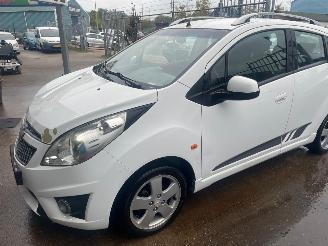 Damaged car Chevrolet Spark Spark (M300) Hatchback 1.2 16V (B12D1(Euro 5)) 2010/9