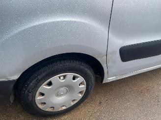 Peugeot Partner Partner (GC/GF/GG/GJ/GK) Van 1.6 HDI 75 16V (DV6BUTED4(9HT)) [55kW] picture 11