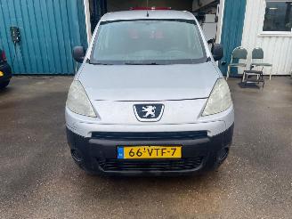Peugeot Partner Partner (GC/GF/GG/GJ/GK) Van 1.6 HDI 75 16V (DV6BUTED4(9HT)) [55kW] picture 2